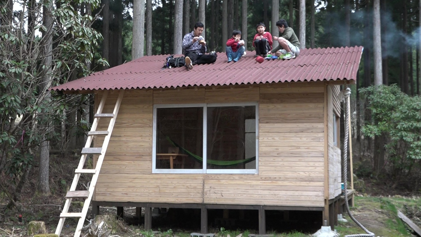 「屋根の上に吹く風は」