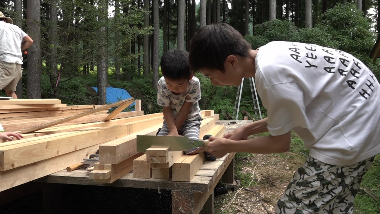 「屋根の上に吹く風は」