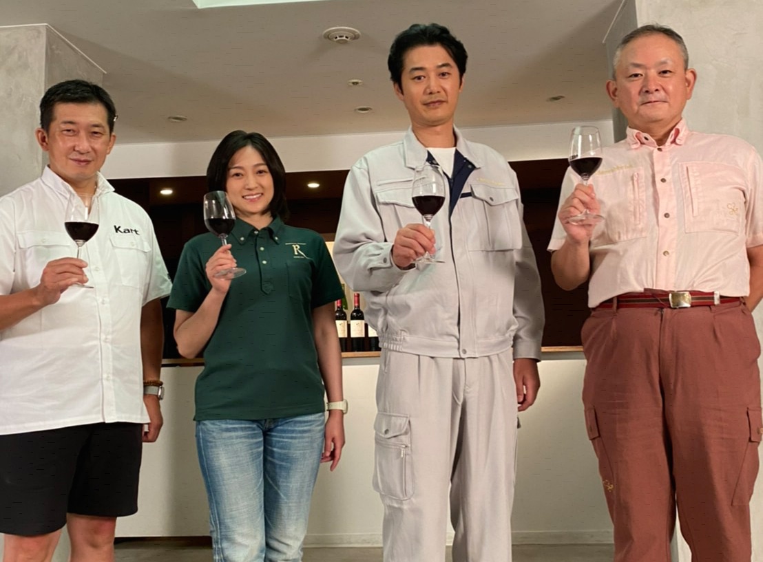 左から柿崎ゆうじ、竹島由夏、平山浩行、安蔵光弘。