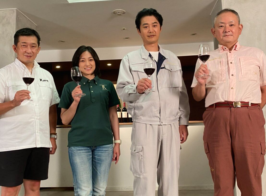 平山浩行がワイン醸造家の半生演じる シグナチャー 撮影中 イベントレポート 映画ナタリー 平山浩行がワイン醸造家の半生演じる シグナチャー 撮影中 イベントレポート 映画ナタリー