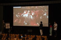 広島・横川シネマから中継で出席した吉岡睦雄。