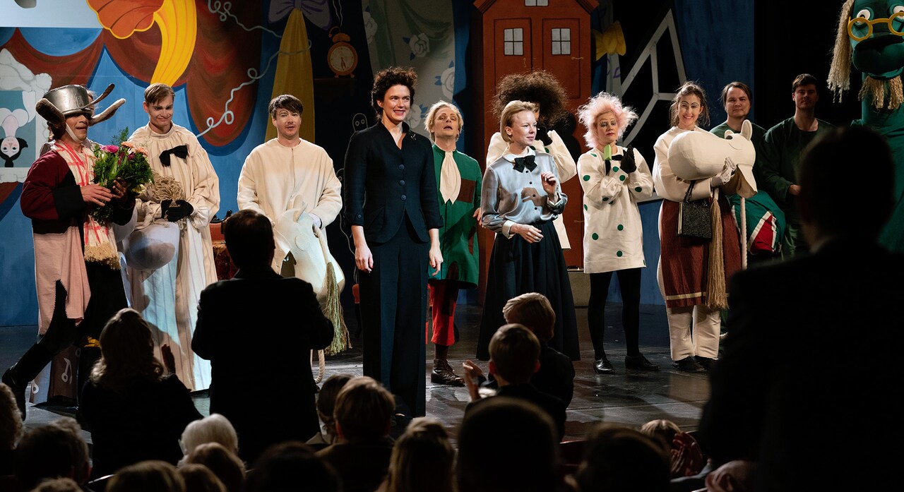 ムーミン劇初上演！「TOVE」新写真4枚公開、ソフィア・ヤンソンのコメントも