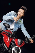 飯島寛騎セカンド写真集「六彩」より。