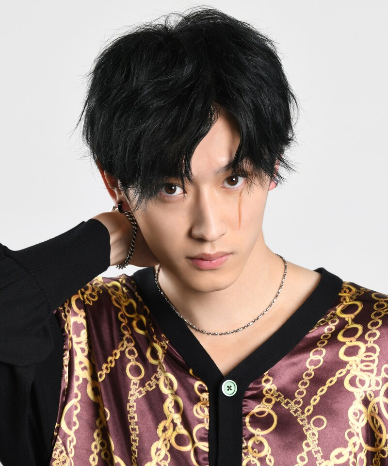 黒川森生役の杉野遥亮。