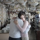 サービスで故人演じる謎の集団描く、ヨルゴス・ランティモスの未公開作が日本初上陸