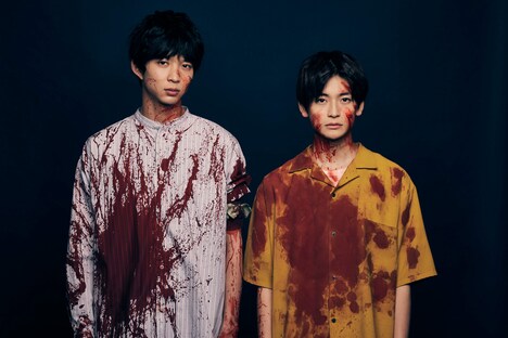 左から鈴木仁、高橋文哉。