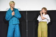 左からラウール、吉川愛。