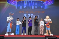「スペース・プレイヤーズ」公開直前イベントの様子。左から村上佳菜子、野田クリスタル、田中直樹、中澤佑二、丸山桂里奈。