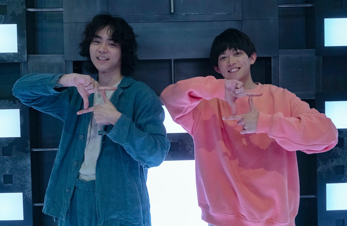 左から菅田将暉、松丸亮吾。