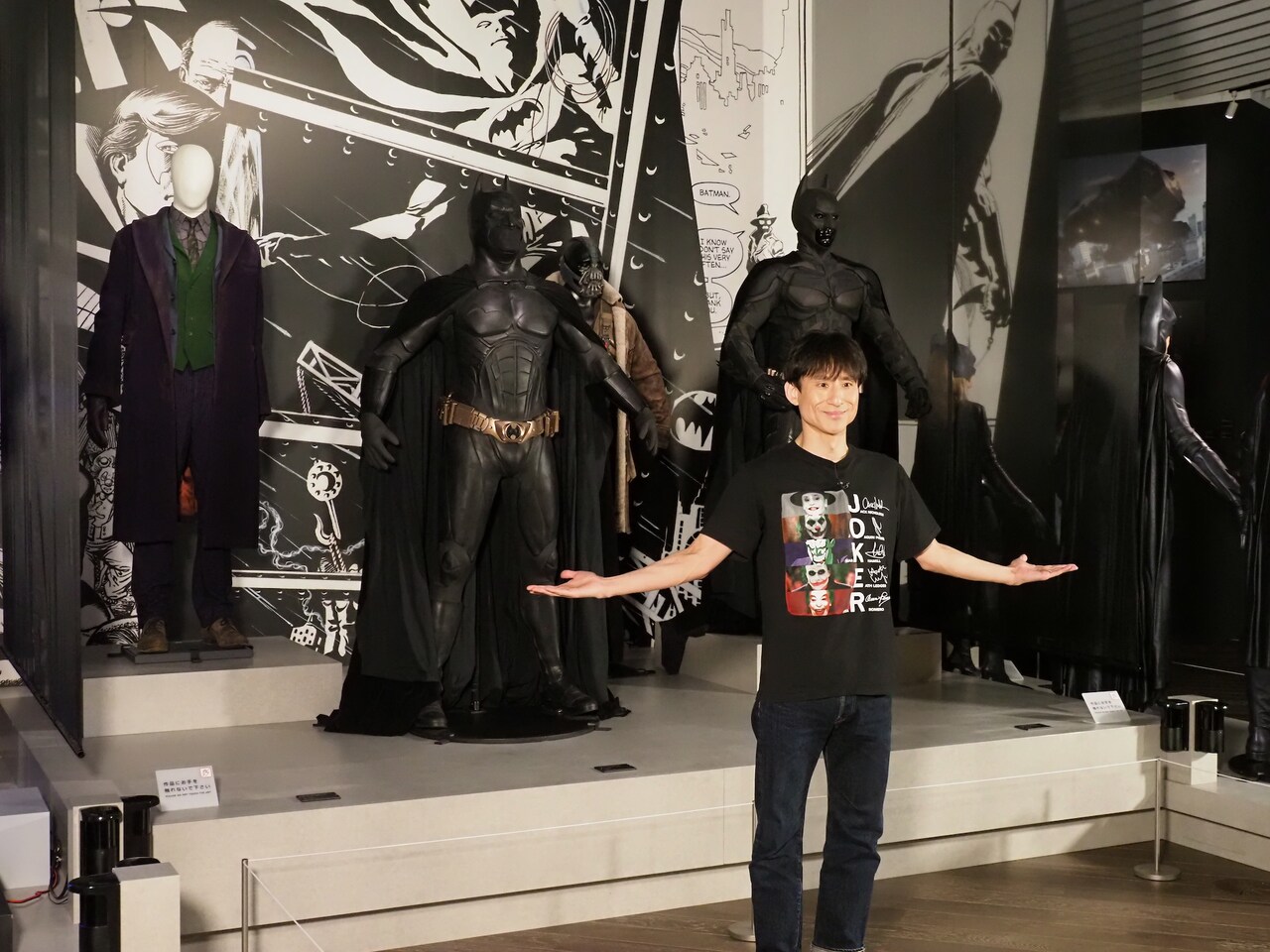 「DC展 スーパーヒーローの誕生」ギャラリーツアー開催、なだぎ武がガイド