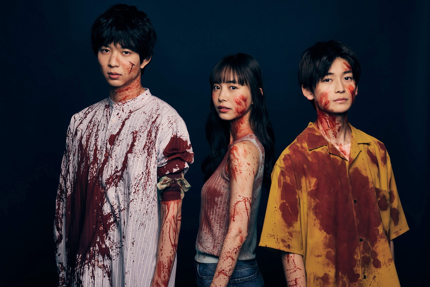 左から鈴木仁、井桁弘恵、高橋文哉。