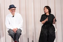 左から伊藤麻樹、内田英治。