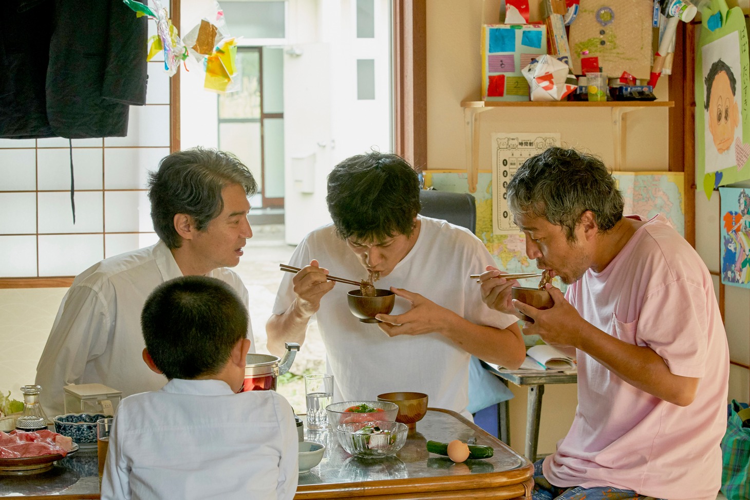 「川っぺりムコリッタ」より、すき焼きのシーン。
