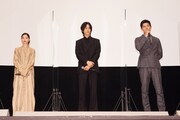 左から西野七瀬、松坂桃李、鈴木亮平。