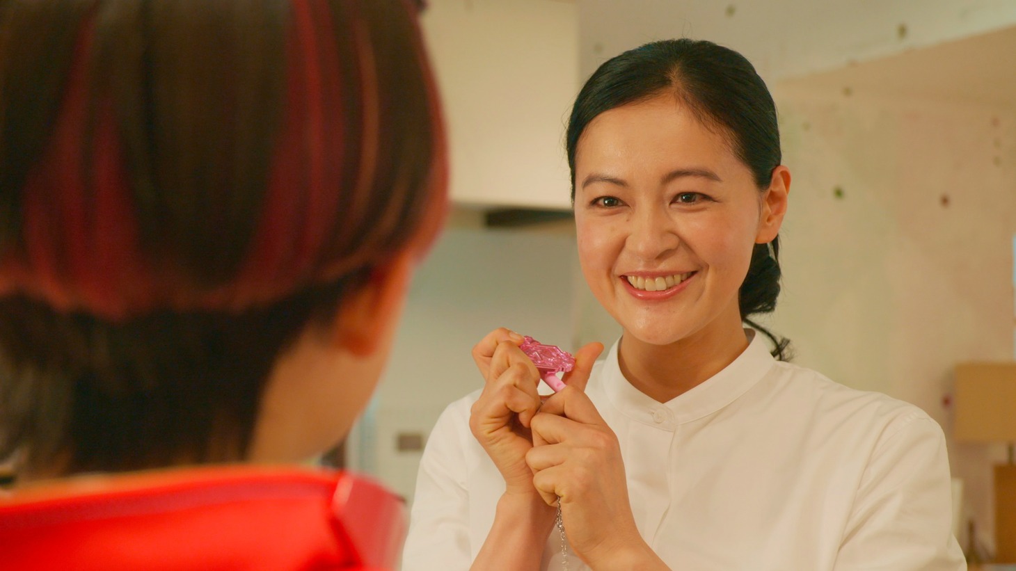 黒谷友香演じる赤井依知子。