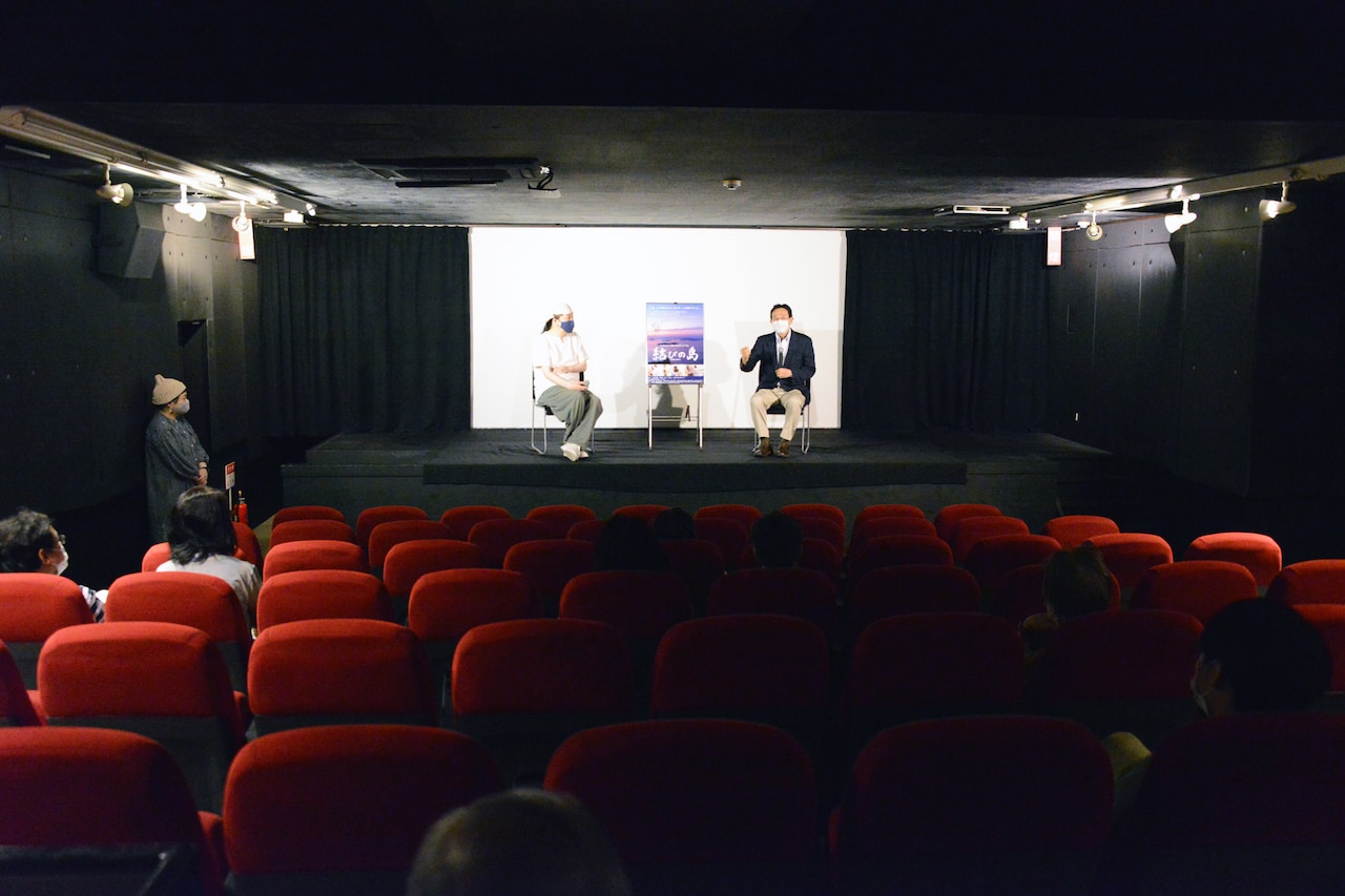 元町映画館内観（「結びの島」トークイベントの様子）