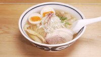 第3話に登場する虎ノ門・くろおびのラーメン。