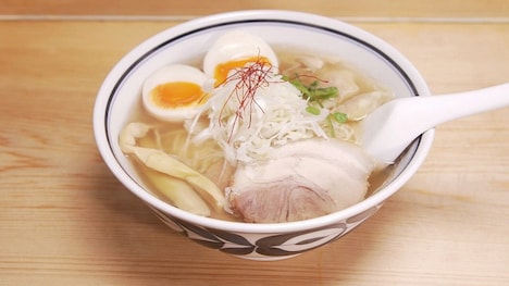 第3話に登場する虎ノ門・くろおびのラーメン。
