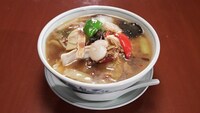 第4話に登場する湯島・麺覇王のラーメン。