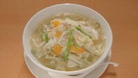 第5話に登場する飯田橋・日高屋のラーメン。