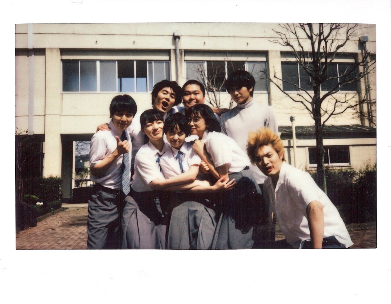 「サマーフィルムにのって」伊藤万理華が仲間と絆深めたチェキ写真公開