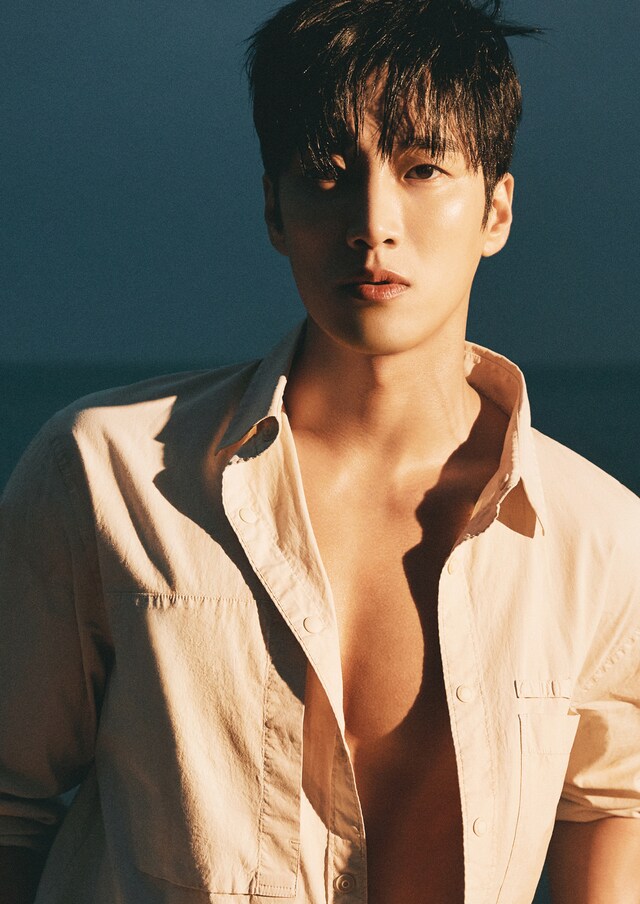 「アン・ボヒョン写真集 Ahn Bohyun Unbearable Moment」表紙