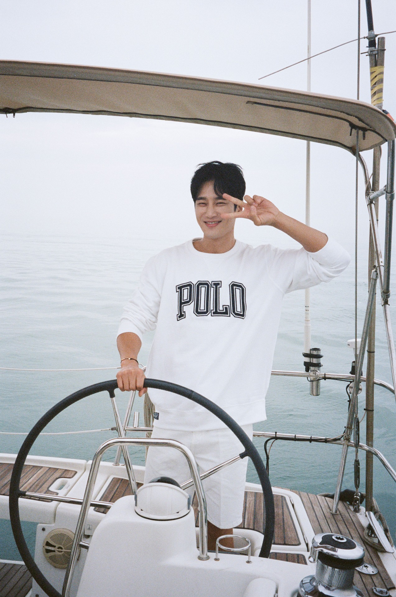 「アン・ボヒョン写真集 Ahn Bohyun Unbearable Moment」より。