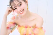 「山本舞香 2022カレンダー」より。