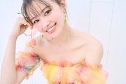 「山本舞香 2022カレンダー」より。