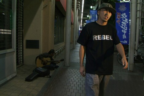 映画「サウダーヂ デジタルリマスター版」より。