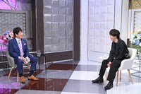 左から林修、中村倫也。