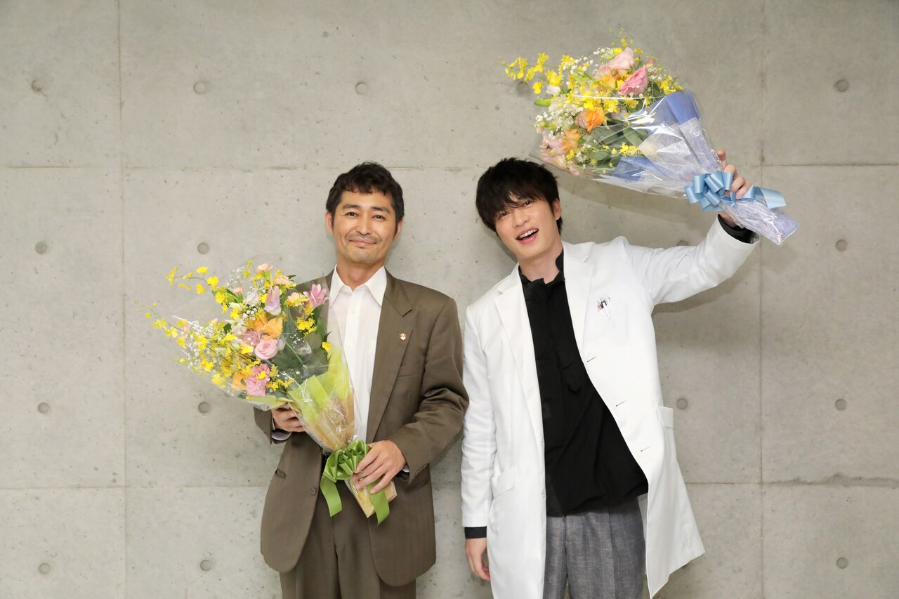 田中圭×安田顕「らせんの迷宮」クランクアップ、倉科カナら捉えた場面カット到着