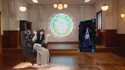 左から橋本環奈、Ado。