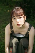 桜井日奈子の2022年版カレンダーブックより。（東京ニュース通信社刊）