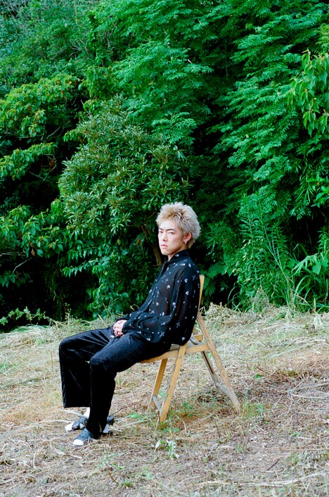 「something in the air」ビジュアル