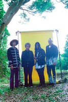 「something in the air」ビジュアル