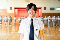 豪田景樹役の佐藤新。