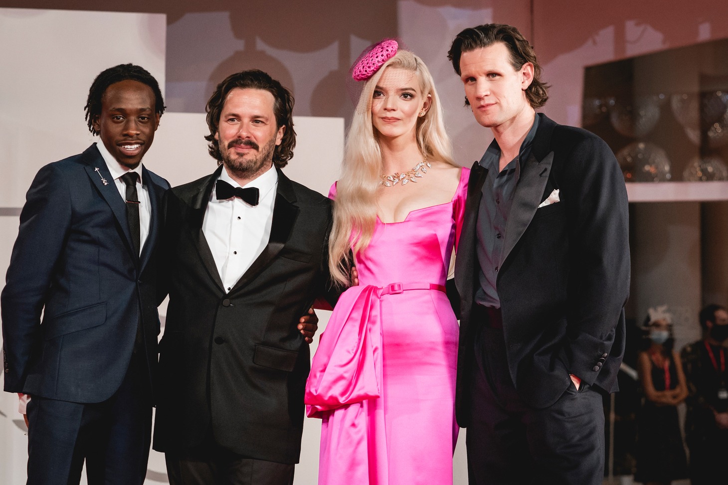 左からマイケル・アジャオ、エドガー・ライト、アニヤ・テイラー＝ジョイ、マット・スミス。