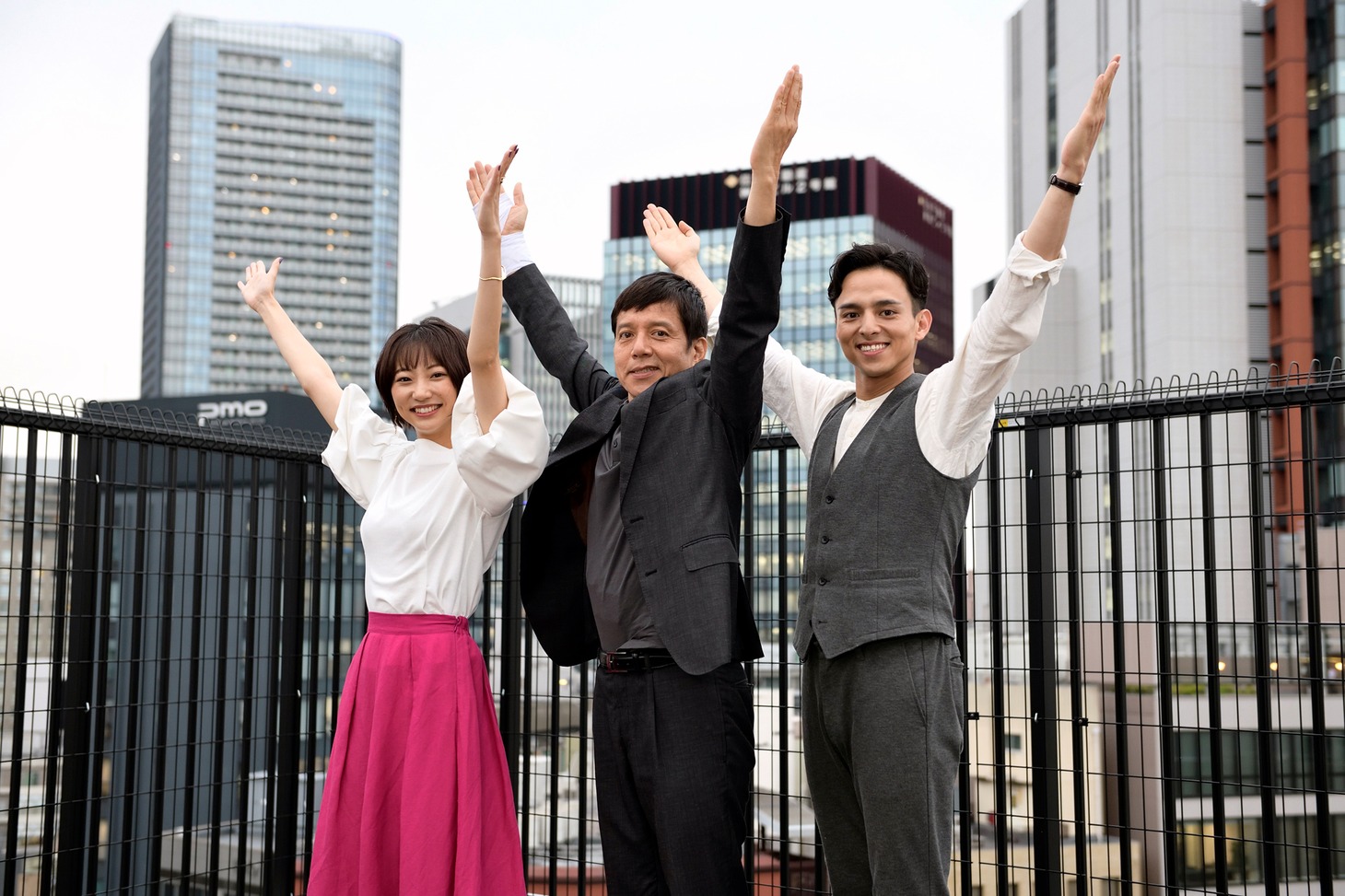 左から武田玲奈、勝村政信、満島真之介。