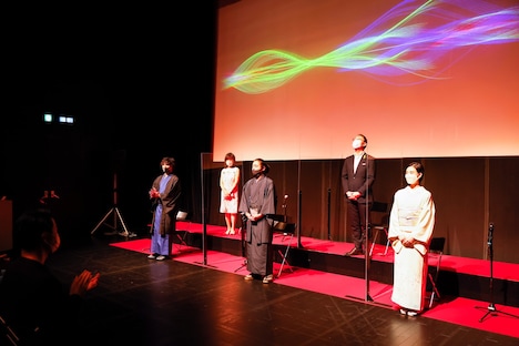 舞台挨拶の様子。