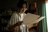 「先生、私の隣に座っていただけませんか？」