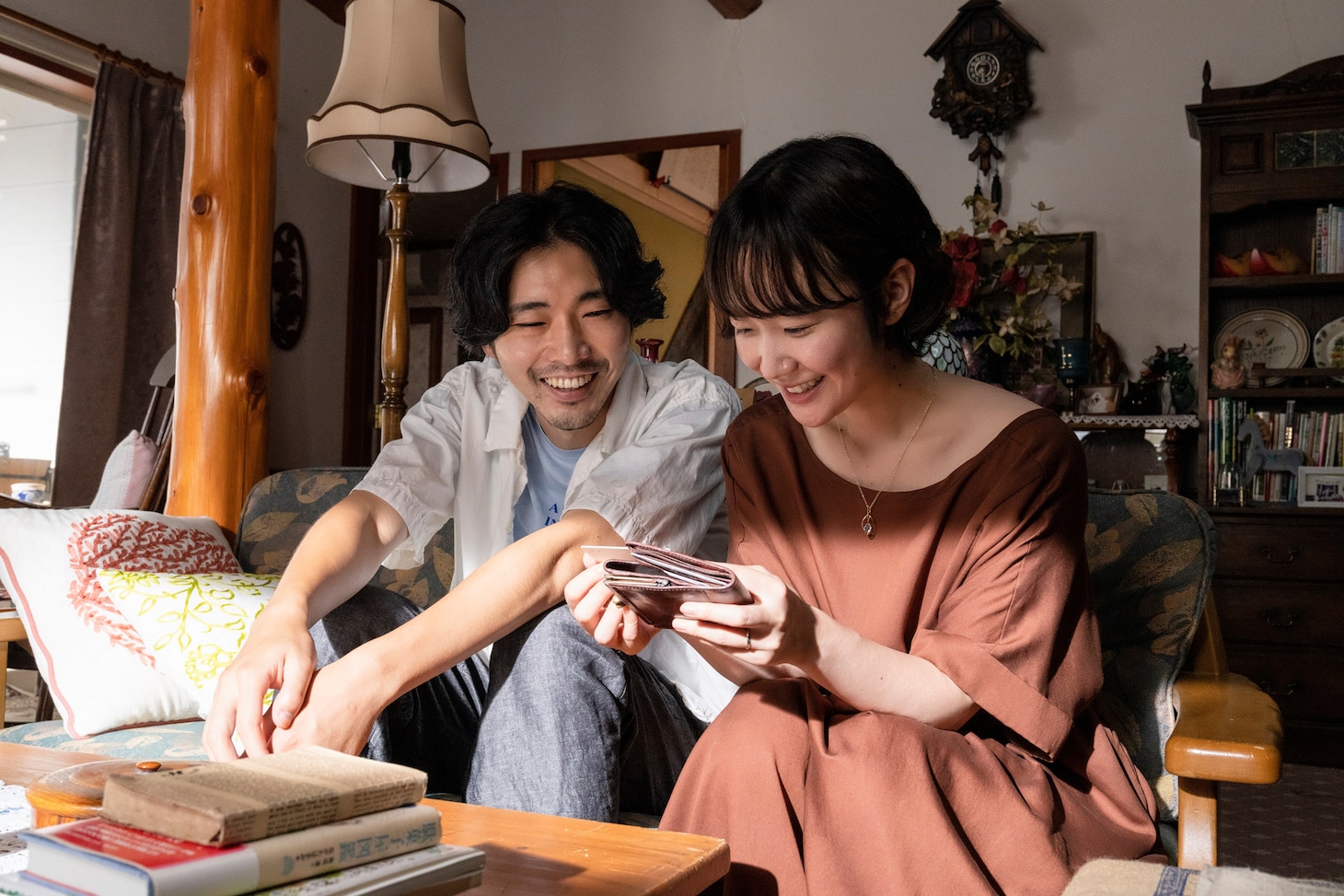 「先生、私の隣に座っていただけませんか？」