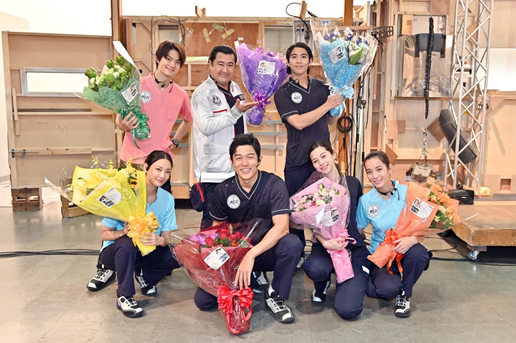 下段左から菜々緒、鈴木亮平、中条あやみ、フォンチー。上段左から佐野勇斗、小手伸也、賀来賢人。