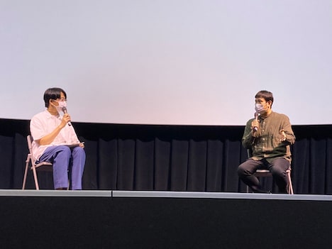 左から門間雄介、濱口竜介。