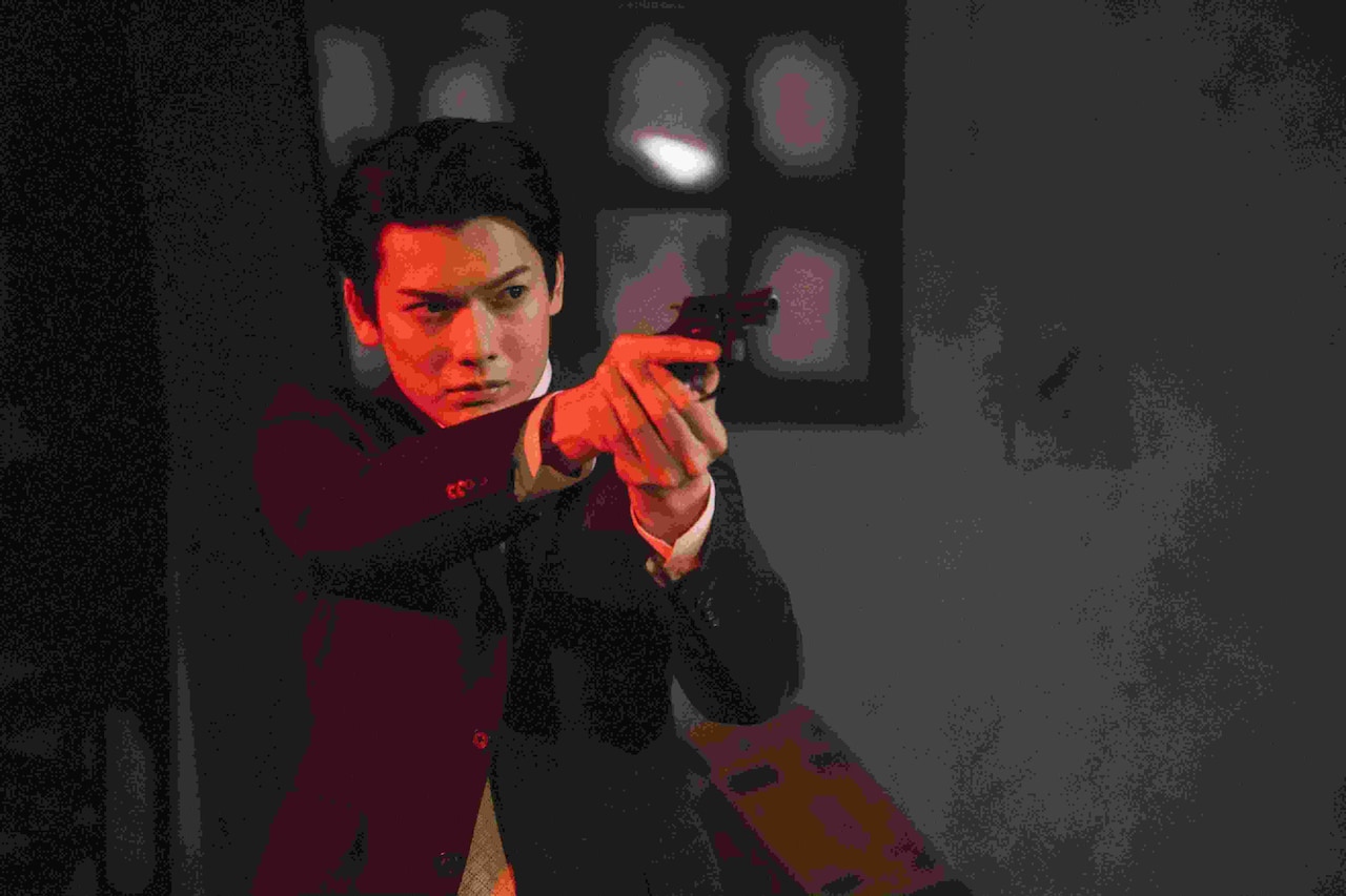 崎山つばさ演じる黒斗の警官時代を収めた「クロガラス0」メイキング映像