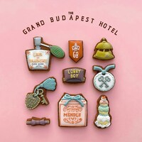 「グランド・ブダペスト・ホテル」をモチーフにしたアイシングクッキー。