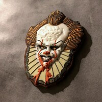「IT／イット “それ”が見えたら、終わり。」をモチーフにしたアイシングクッキー。
