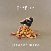 「ファンタスティック・ビーストと黒い魔法使いの誕生」をモチーフにしたアイシングクッキー。