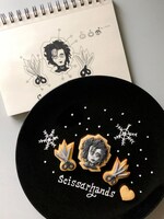 「シザーハンズ」をモチーフにしたアイシングクッキーとその設計図。