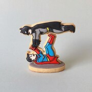 バットマンとスーパーマンをモチーフにしたアイシングクッキー。フィル・ジョーンズによるイラストとのコラボレーション。